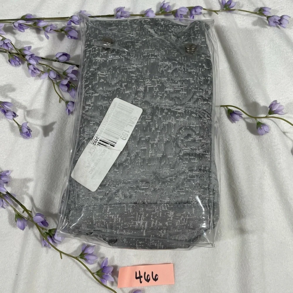NEW Hotel Collection Classic Embossed Jacquard Quilted (1) Standard‎ Sham